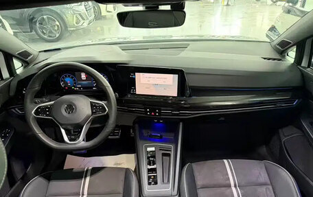 Volkswagen Golf VIII, 2023 год, 2 100 000 рублей, 6 фотография