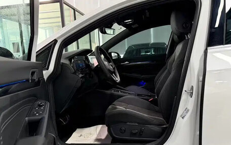 Volkswagen Golf VIII, 2023 год, 2 100 000 рублей, 7 фотография
