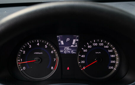 Hyundai Solaris II рестайлинг, 2013 год, 800 000 рублей, 17 фотография