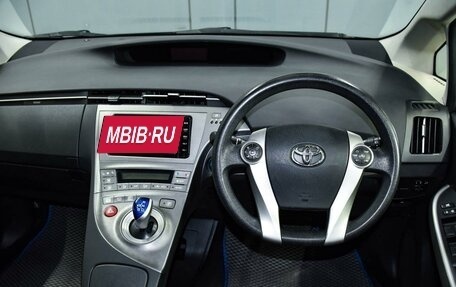 Toyota Prius, 2014 год, 1 249 000 рублей, 12 фотография