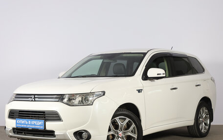 Mitsubishi Outlander III рестайлинг 3, 2014 год, 1 789 000 рублей, 4 фотография
