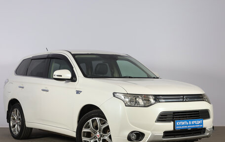 Mitsubishi Outlander III рестайлинг 3, 2014 год, 1 789 000 рублей, 2 фотография