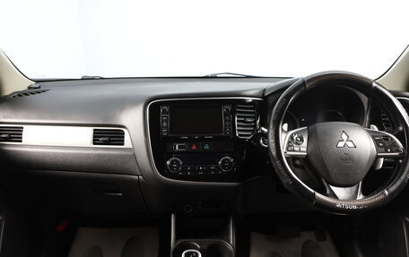 Mitsubishi Outlander III рестайлинг 3, 2014 год, 1 789 000 рублей, 9 фотография