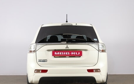 Mitsubishi Outlander III рестайлинг 3, 2014 год, 1 789 000 рублей, 6 фотография