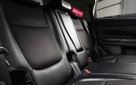 Mitsubishi Outlander III рестайлинг 3, 2014 год, 1 789 000 рублей, 17 фотография