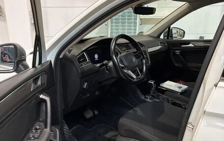 Volkswagen Tiguan II, 2022 год, 2 642 000 рублей, 6 фотография