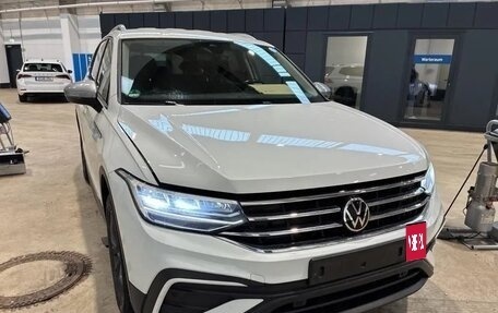 Volkswagen Tiguan II, 2022 год, 2 642 000 рублей, 3 фотография