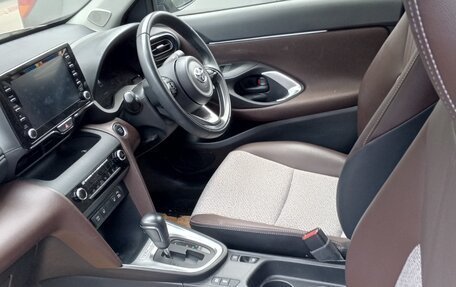 Toyota Yaris Cross, 2021 год, 1 900 000 рублей, 8 фотография