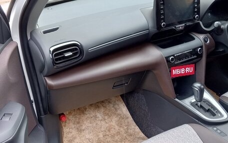Toyota Yaris Cross, 2021 год, 1 900 000 рублей, 6 фотография