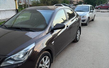 Hyundai Solaris II рестайлинг, 2015 год, 800 000 рублей, 2 фотография