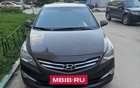 Hyundai Solaris II рестайлинг, 2015 год, 800 000 рублей, 3 фотография