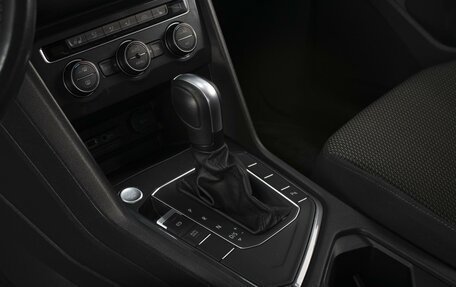 Volkswagen Tiguan II, 2019 год, 2 390 000 рублей, 10 фотография