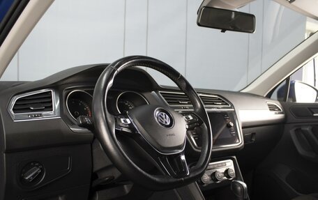 Volkswagen Tiguan II, 2019 год, 2 390 000 рублей, 11 фотография