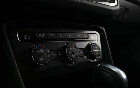 Volkswagen Tiguan II, 2019 год, 2 390 000 рублей, 14 фотография