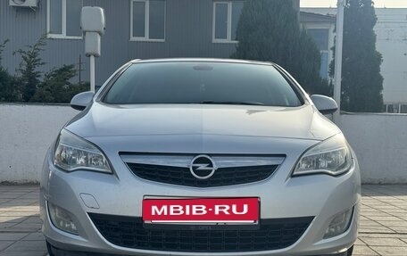 Opel Astra J, 2011 год, 700 000 рублей, 2 фотография