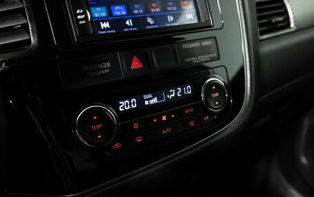 Mitsubishi Outlander III рестайлинг 3, 2015 год, 1 549 777 рублей, 17 фотография