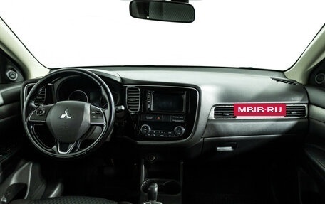 Mitsubishi Outlander III рестайлинг 3, 2015 год, 1 549 777 рублей, 13 фотография