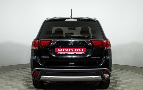 Mitsubishi Outlander III рестайлинг 3, 2015 год, 1 549 777 рублей, 6 фотография