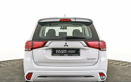 Mitsubishi Outlander III рестайлинг 3, 2022 год, 2 790 000 рублей, 6 фотография