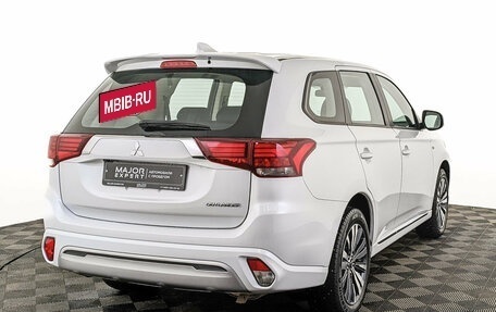 Mitsubishi Outlander III рестайлинг 3, 2022 год, 2 790 000 рублей, 5 фотография