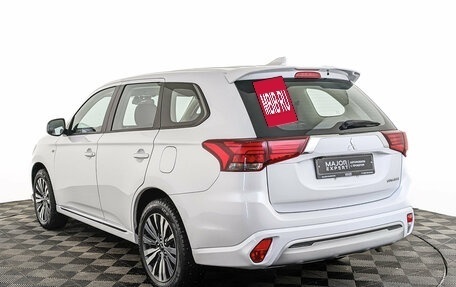 Mitsubishi Outlander III рестайлинг 3, 2022 год, 2 790 000 рублей, 7 фотография