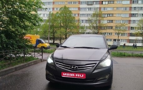 Hyundai Solaris II рестайлинг, 2015 год, 440 000 рублей, 1 фотография
