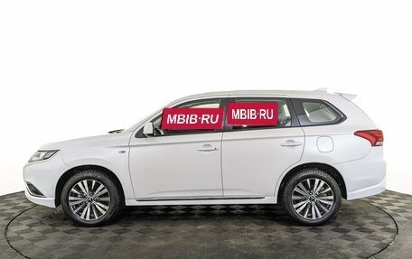 Mitsubishi Outlander III рестайлинг 3, 2022 год, 2 790 000 рублей, 8 фотография