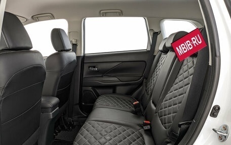 Mitsubishi Outlander III рестайлинг 3, 2022 год, 2 790 000 рублей, 18 фотография