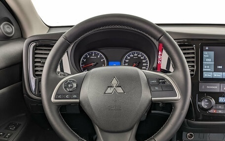 Mitsubishi Outlander III рестайлинг 3, 2022 год, 2 790 000 рублей, 22 фотография
