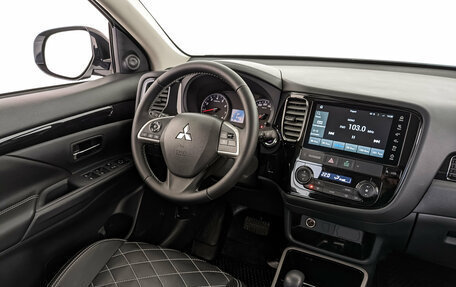 Mitsubishi Outlander III рестайлинг 3, 2022 год, 2 790 000 рублей, 26 фотография