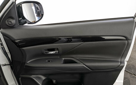 Mitsubishi Outlander III рестайлинг 3, 2022 год, 2 790 000 рублей, 25 фотография