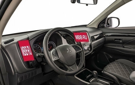 Mitsubishi Outlander III рестайлинг 3, 2022 год, 2 790 000 рублей, 15 фотография