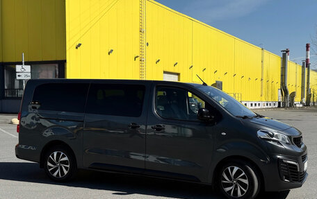Peugeot Traveller I, 2018 год, 2 600 000 рублей, 3 фотография