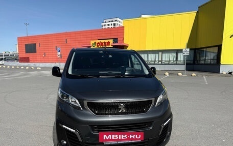 Peugeot Traveller I, 2018 год, 2 600 000 рублей, 4 фотография