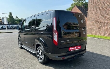 Ford Tourneo Custom I рестайлинг, 2022 год, 5 800 000 рублей, 4 фотография