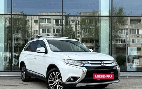 Mitsubishi Outlander III рестайлинг 3, 2017 год, 1 997 000 рублей, 3 фотография
