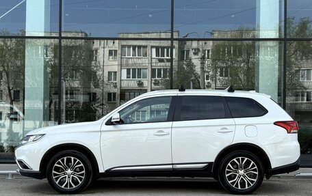 Mitsubishi Outlander III рестайлинг 3, 2017 год, 1 997 000 рублей, 8 фотография