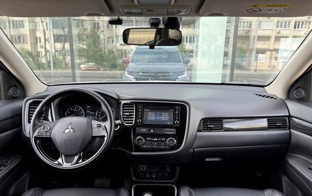 Mitsubishi Outlander III рестайлинг 3, 2017 год, 1 997 000 рублей, 11 фотография
