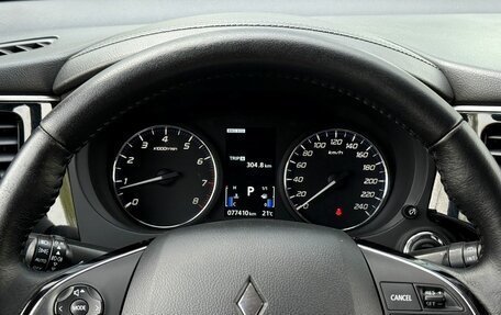 Mitsubishi Outlander III рестайлинг 3, 2017 год, 1 997 000 рублей, 14 фотография