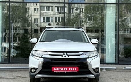 Mitsubishi Outlander III рестайлинг 3, 2017 год, 1 997 000 рублей, 2 фотография