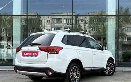 Mitsubishi Outlander III рестайлинг 3, 2017 год, 1 997 000 рублей, 5 фотография