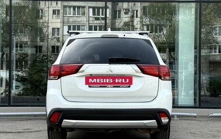 Mitsubishi Outlander III рестайлинг 3, 2017 год, 1 997 000 рублей, 6 фотография