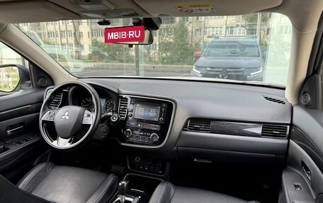 Mitsubishi Outlander III рестайлинг 3, 2017 год, 1 997 000 рублей, 9 фотография