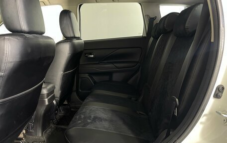 Mitsubishi Outlander III рестайлинг 3, 2013 год, 1 160 000 рублей, 23 фотография