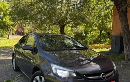 Opel Astra J, 2014 год, 689 000 рублей, 2 фотография
