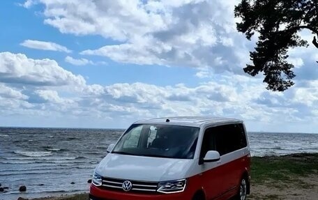 Volkswagen Multivan T6 рестайлинг, 2019 год, 4 800 000 рублей, 2 фотография