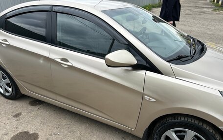Hyundai Solaris II рестайлинг, 2011 год, 860 000 рублей, 2 фотография