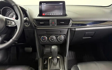 Mazda CX-4, 2023 год, 1 900 000 рублей, 9 фотография