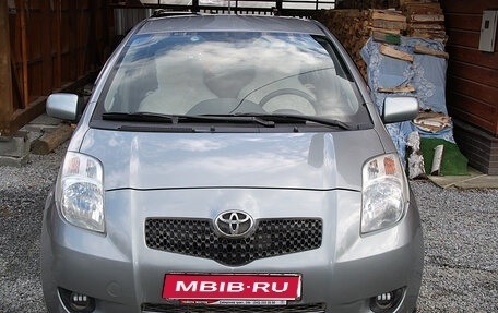 Toyota Yaris III рестайлинг, 2008 год, 605 000 рублей, 1 фотография
