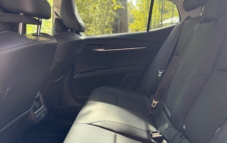 Toyota Camry, 2024 год, 3 720 000 рублей, 10 фотография